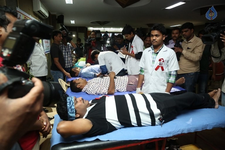 Hyderabad Talwars Blood Donation Camp Photos - 9 / 32 photos