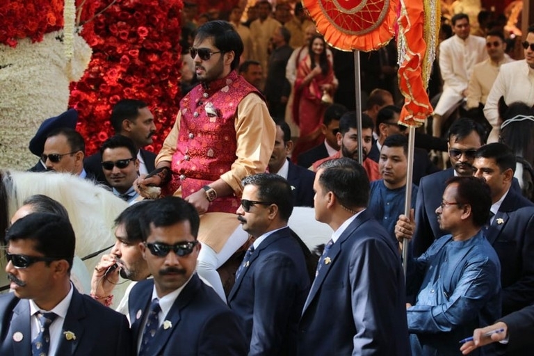 Isha Ambani and Anand Piramal Wedding Pics - 3 / 63 photos