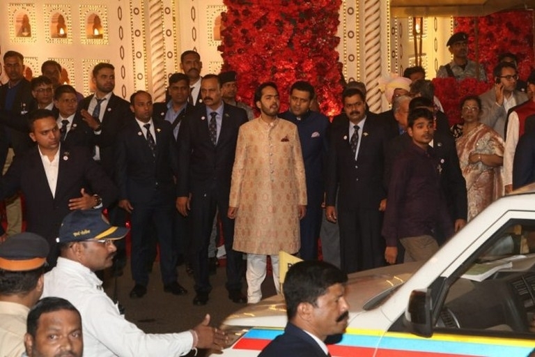 Isha Ambani and Anand Piramal Wedding Pics - 16 / 63 photos