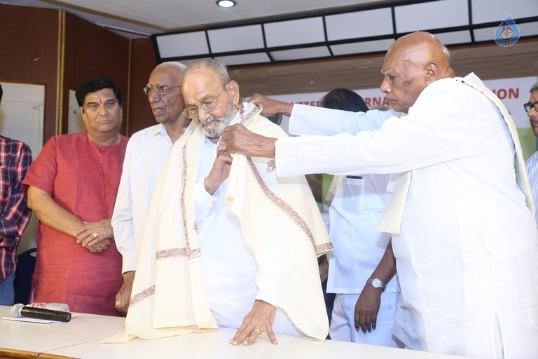 Journalists Association Felicitates Dadasaheb Phalke K Viswanath - 5 / 52 photos