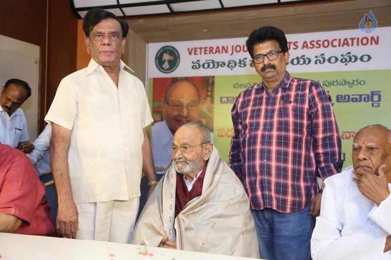 Journalists Association Felicitates Dadasaheb Phalke K Viswanath - 15 / 52 photos