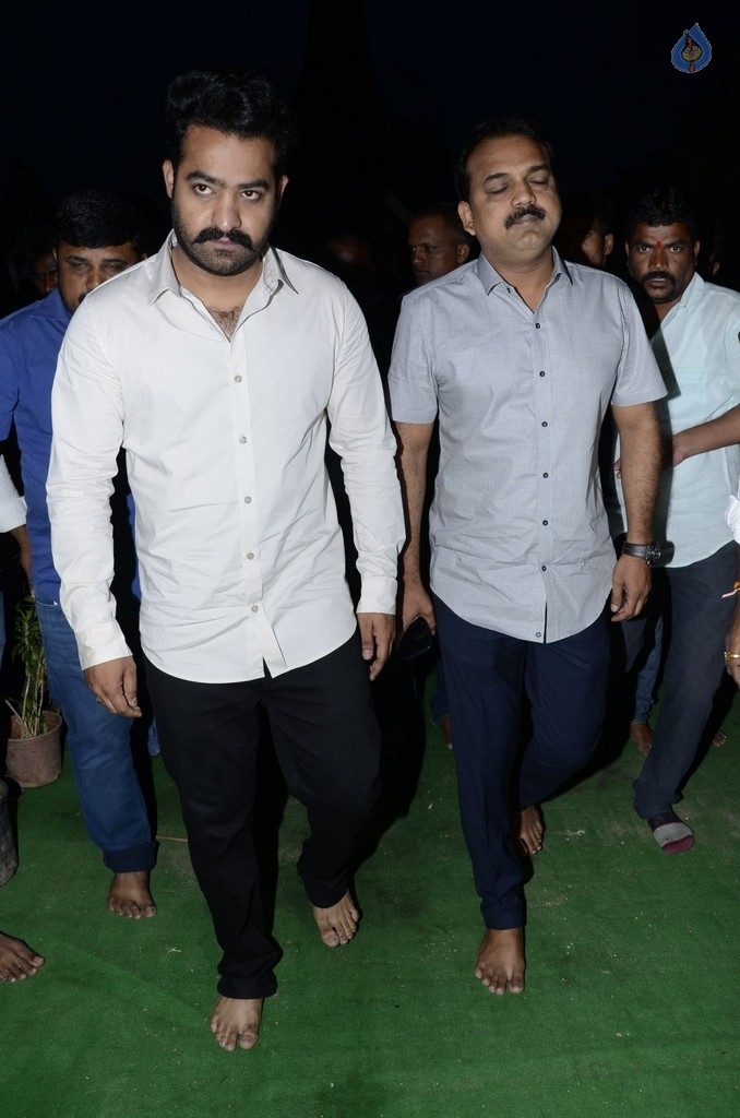 JR NTR visits NTR Ghat on NTR Birth Anniversary - 4 / 47 photos