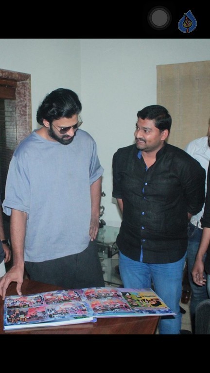 Karnataka Fans meet Prabhas - 21 / 39 photos