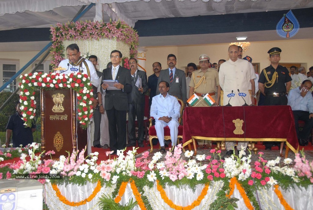 KCR Sworn in as Telangana CM - 5 / 97 photos