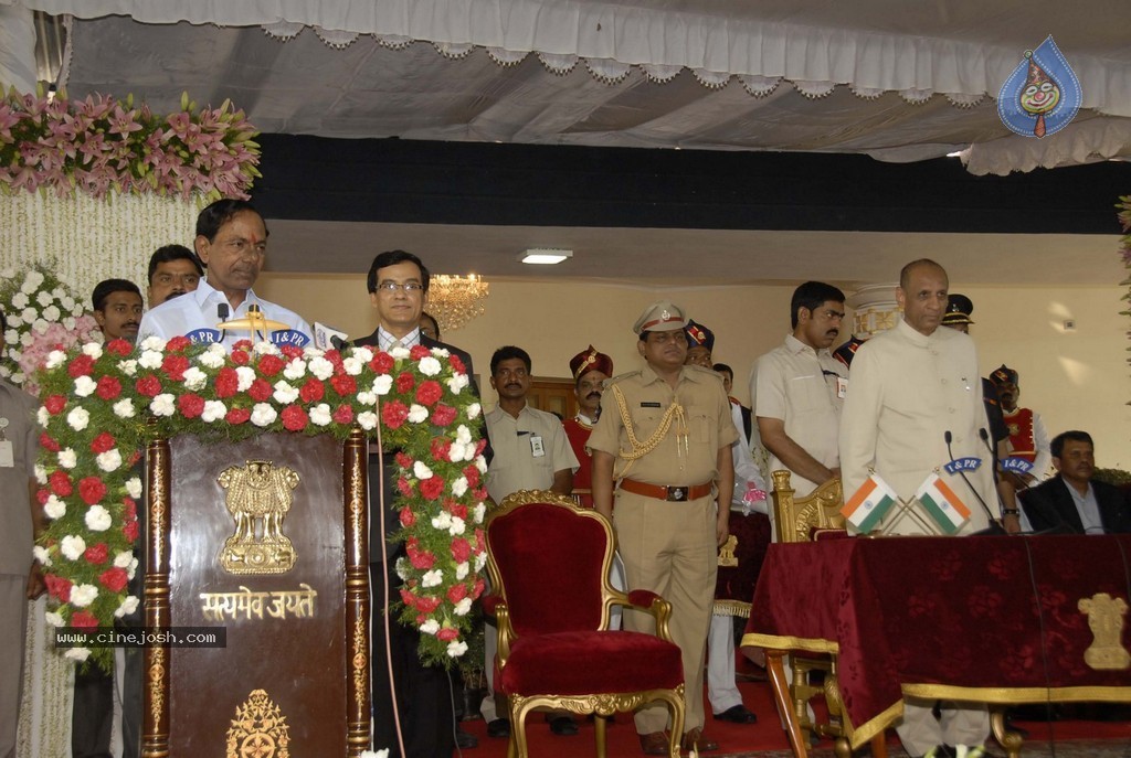 KCR Sworn in as Telangana CM - 12 / 97 photos