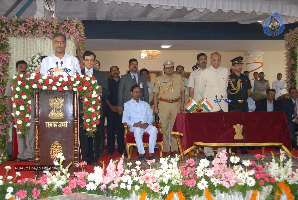 KCR Sworn in as Telangana CM - 19 / 97 photos