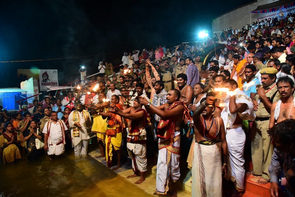 Krishna Pushkaralu 2016 Closing Ceremony - 18 / 49 photos