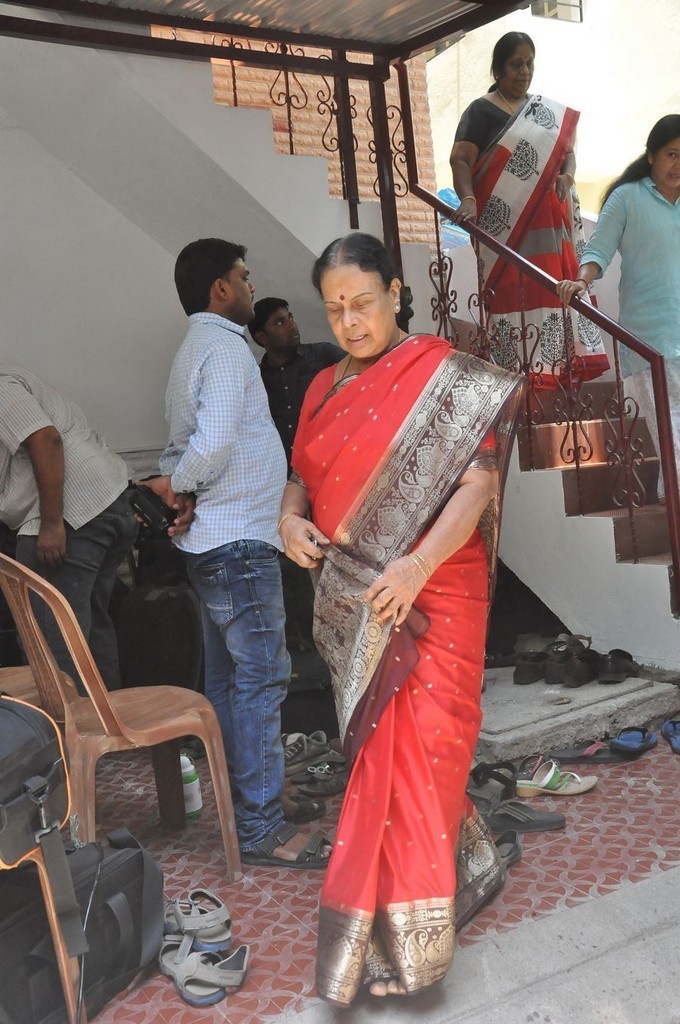 Last Respects to Actress Jyothi Lakshmi - 5 / 16 photos