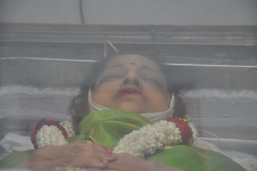 Last Respects to Actress Jyothi Lakshmi - 11 / 16 photos