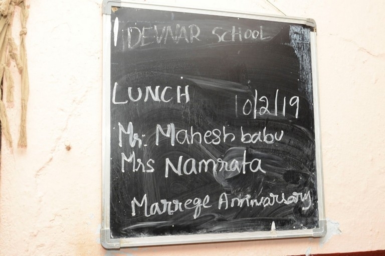 Mahesh and Namrata offers Lunch on Anniversary - 2 / 8 photos