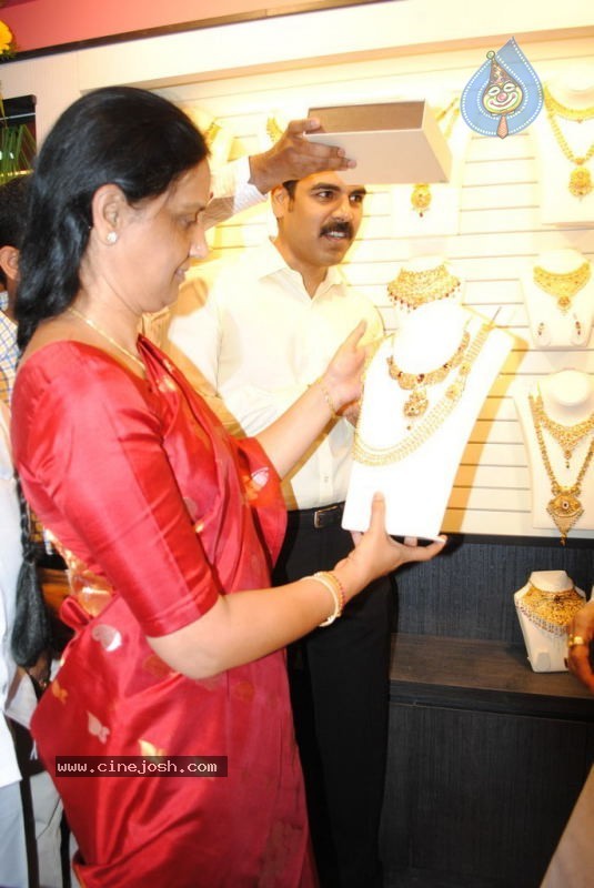 Malabar Gold Shop Opening Photos - 15 / 59 photos
