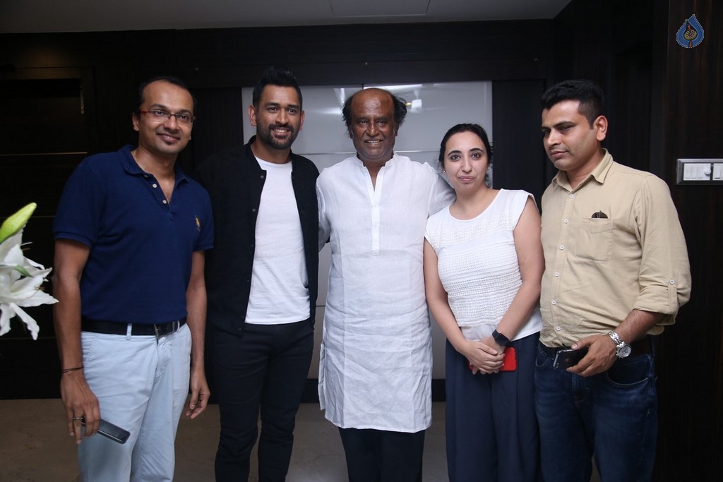 MS Dhoni meets Superstar Rajinikanth - 2 / 5 photos