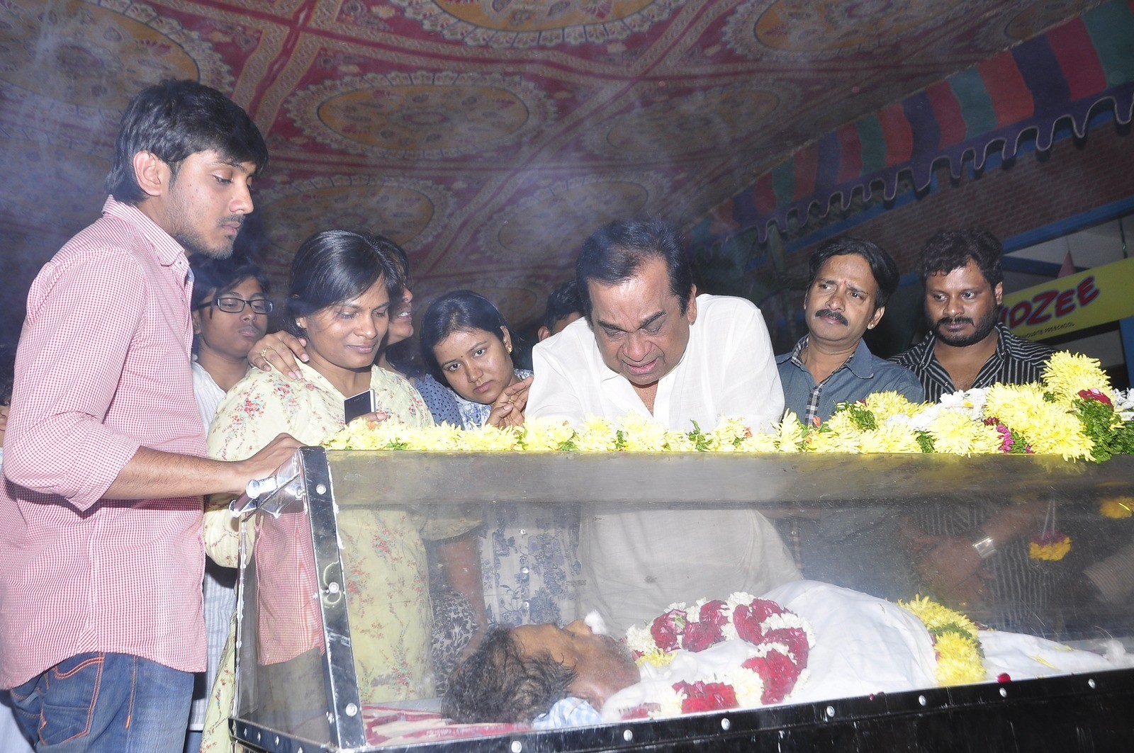 MS Narayana Condolences Photos 03 - 6 / 88 photos