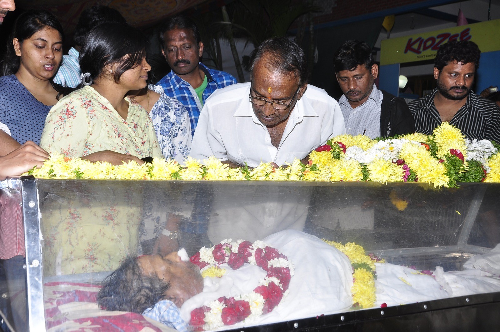 MS Narayana Condolences Photos 03 - 9 / 88 photos