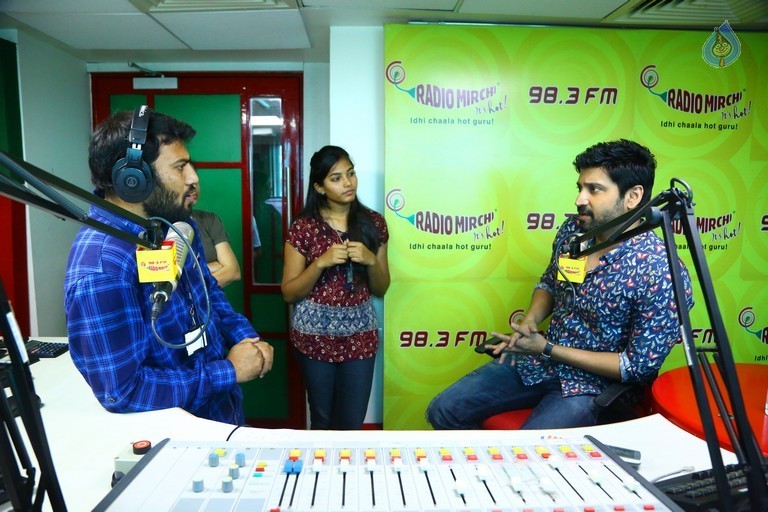 Naruda Donoruda Team at Radio Mirchi - 5 / 21 photos