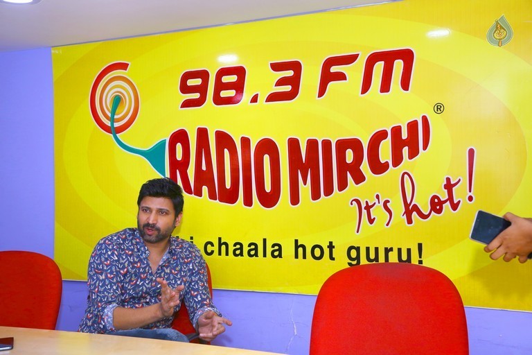 Naruda Donoruda Team at Radio Mirchi - 8 / 21 photos