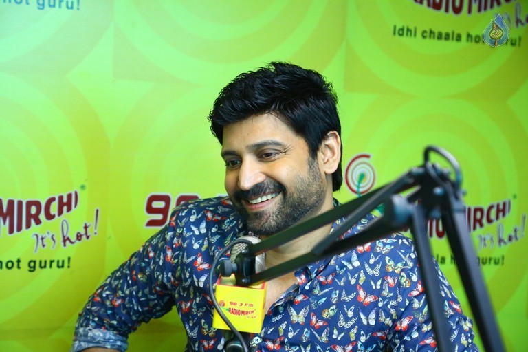 Naruda Donoruda Team at Radio Mirchi - 17 / 21 photos