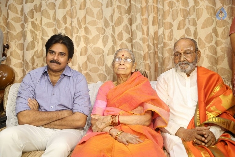 Pawan Kalyan and Trivikram Meets K Vishwanath - 3 / 77 photos