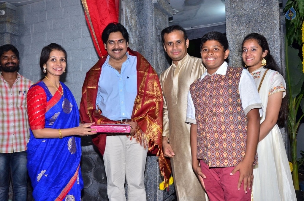 Pawan Kalyan Visits Andhra Prabha Ganapathi Pooja Photos - 4 / 41 photos