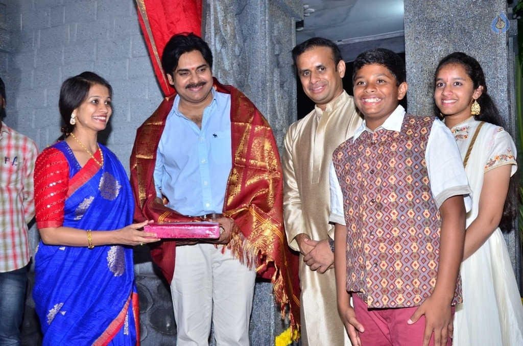 Pawan Kalyan Visits Andhra Prabha Ganapathi Pooja Photos - 19 / 41 photos