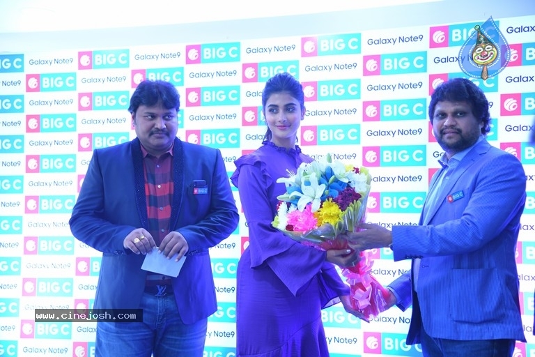Pooja Hegde Launches Samsung Galaxy Note 9 Mobile - 12 / 26 photos
