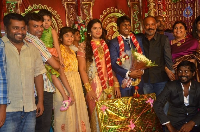 Producer Vinoth Kumar and Sindhu Wedding Reception - 21 / 42 photos