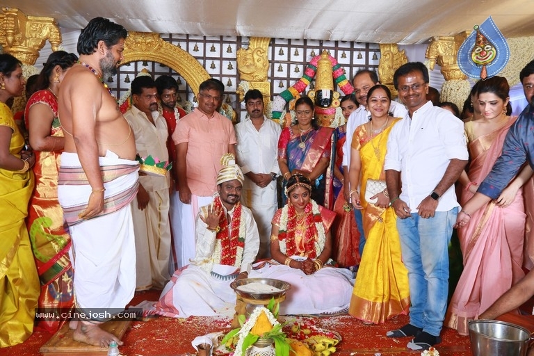 Rajkumar Periasamy And Jaswini Wedding Reception Photos - 10 / 14 photos