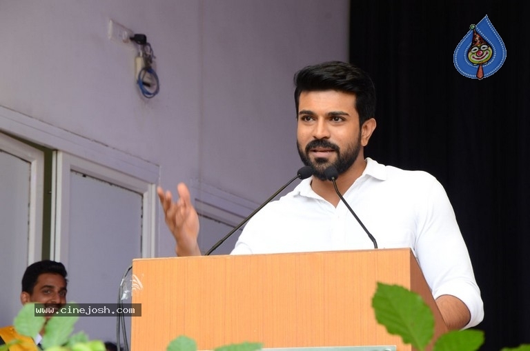 Ram Charan Celebrates Independence Day In Chirec School - 18 / 60 photos