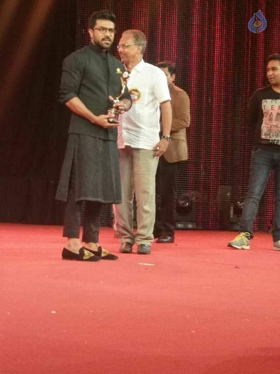 Ram Charan Receives Asia Vision Youth Icon Award 2016 - 2 / 5 photos