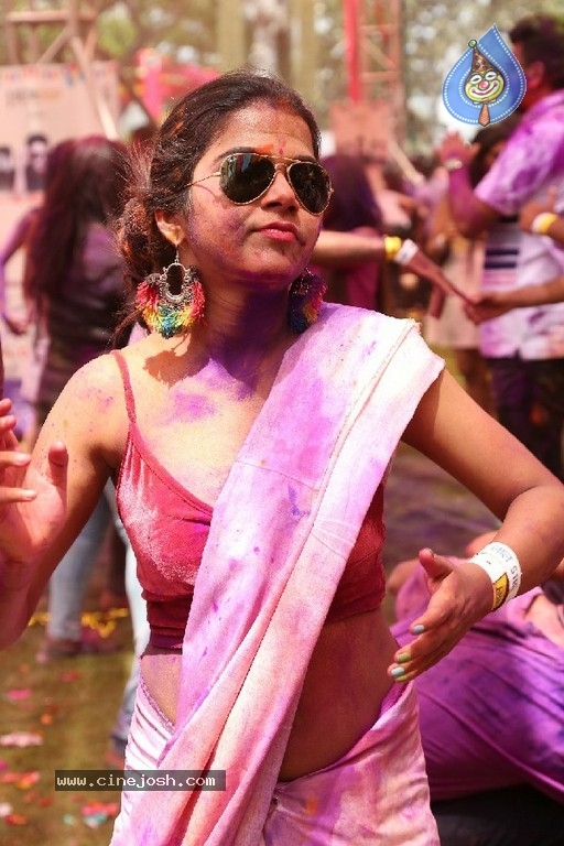 Rang Rave - 2019 Holi Celebrations - 18 / 27 photos