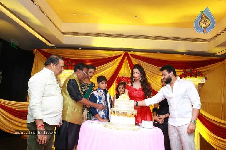 Rashmi Thakur Birthday Celebrations At Park Hyatt - 17 / 39 photos