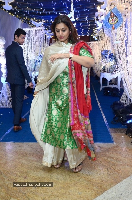 Saina Nehwal and Parupalli Kashyap Wedding Reception - 1 / 126 photos