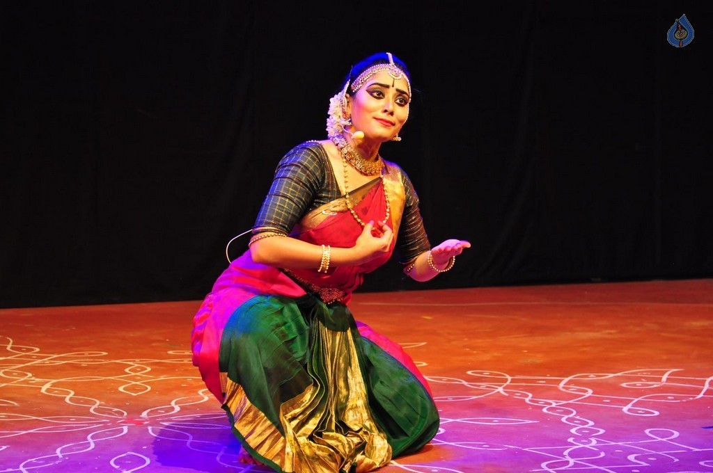 Samantha at Gudi Sambaralu Event - 4 / 39 photos