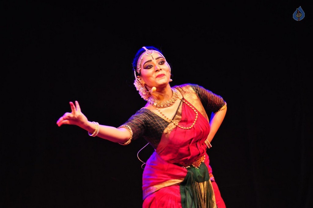 Samantha at Gudi Sambaralu Event - 17 / 39 photos