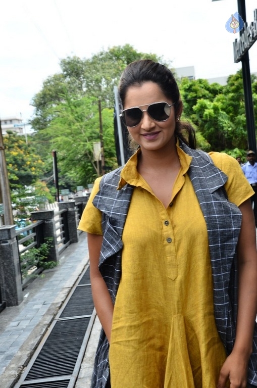 Sania Mirza at The Lable Bazar Curtain Raiser - 9 / 21 photos