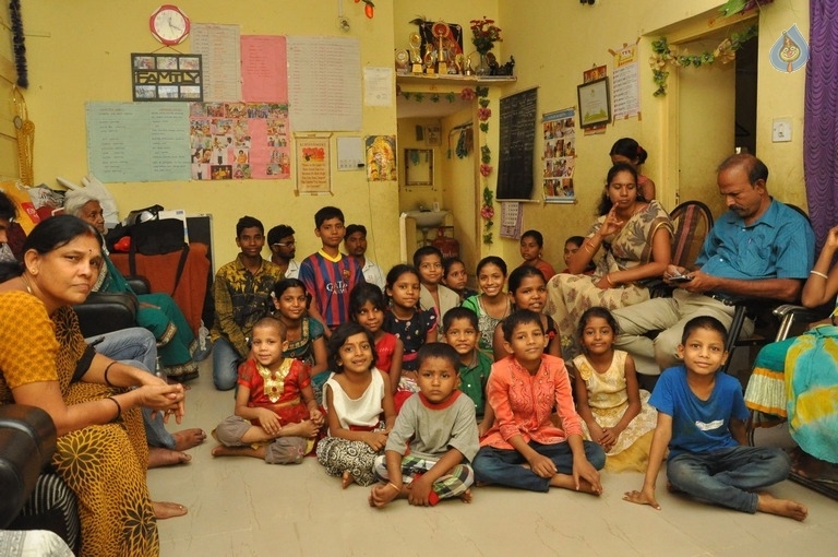 Sanjjanaa Visits Serve Needy Voluntary Organization - 2 / 41 photos