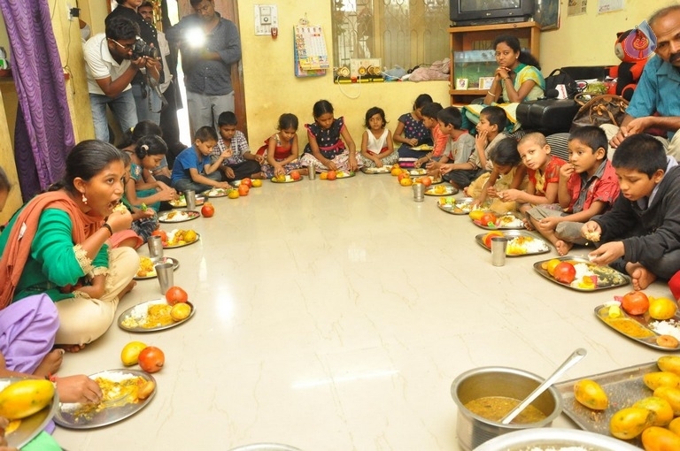 Sanjjanaa Visits Serve Needy Voluntary Organization - 17 / 41 photos