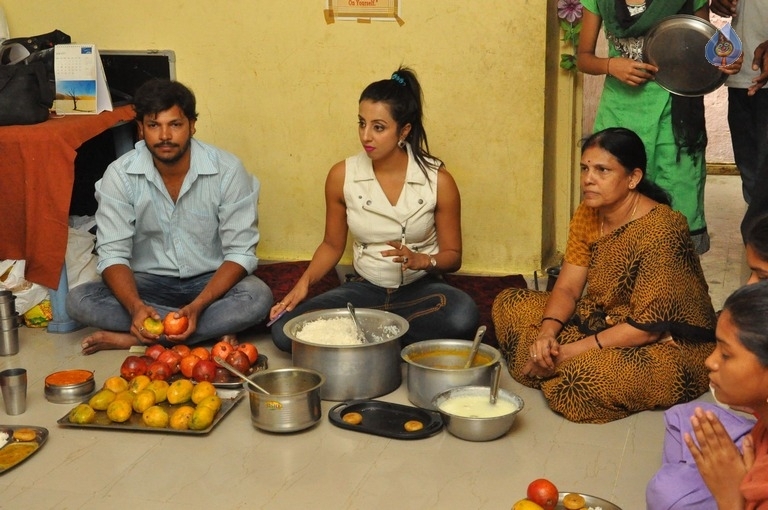 Sanjjanaa Visits Serve Needy Voluntary Organization - 19 / 41 photos