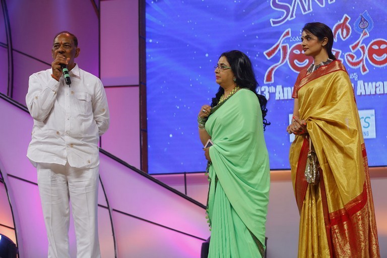 Santosham 13th Anniversary South Indian Film Awards 1 - 18 / 90 photos