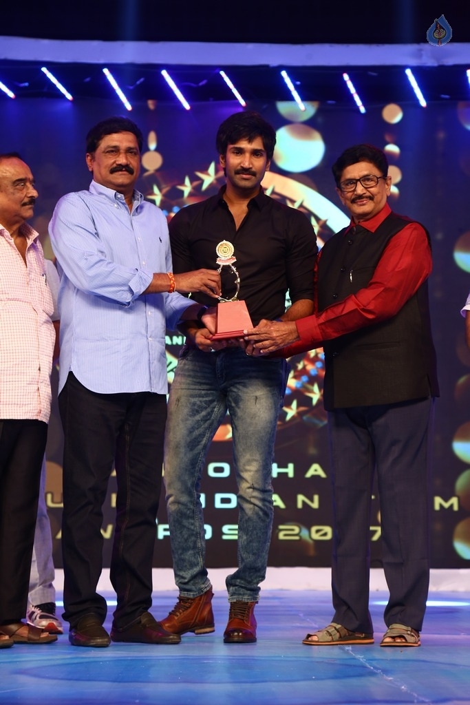 Santosham South India Film Awards 2017 - 11 / 19 photos