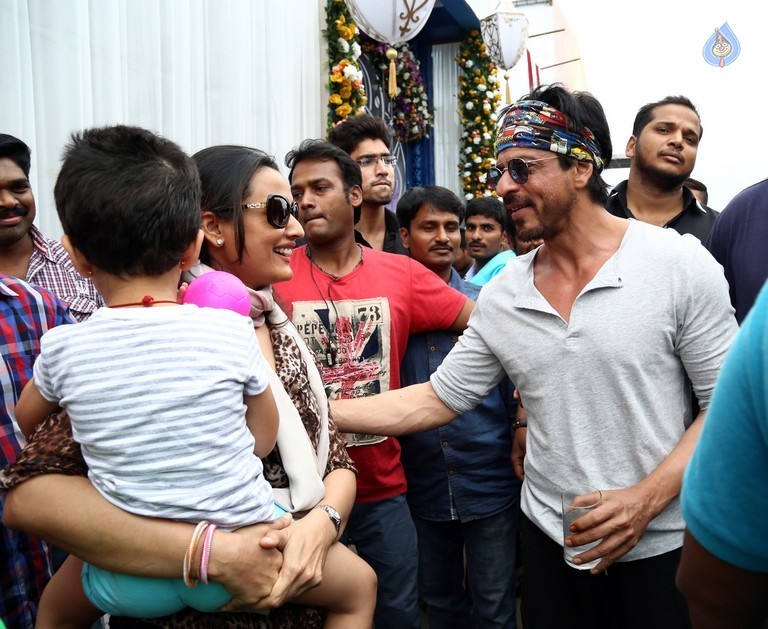 Shah Rukh Khan At Brahmotsavam Sets - 2 / 7 photos