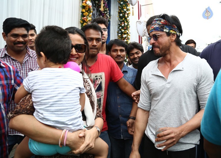 Shah Rukh Khan At Brahmotsavam Sets - 7 / 7 photos