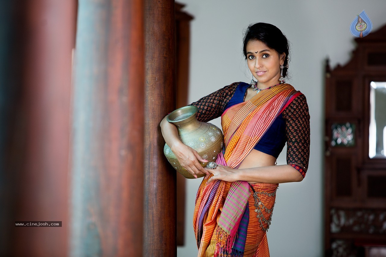 Smita Saree Photo Shoot for Aalayam - 5 / 11 photos