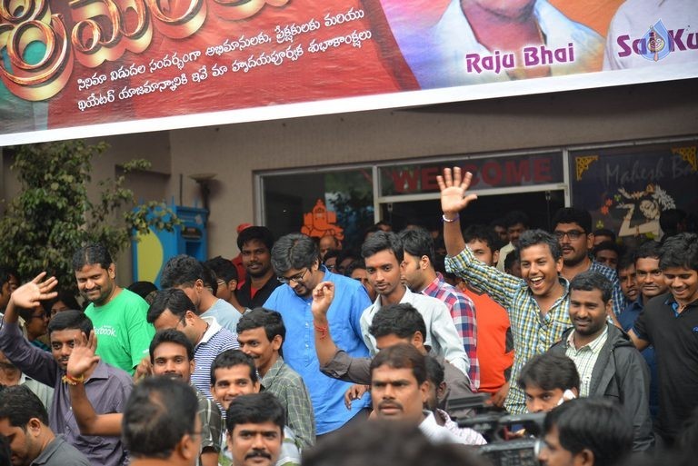 Srimanthudu Theaters Coverage Photos - 62 / 63 photos