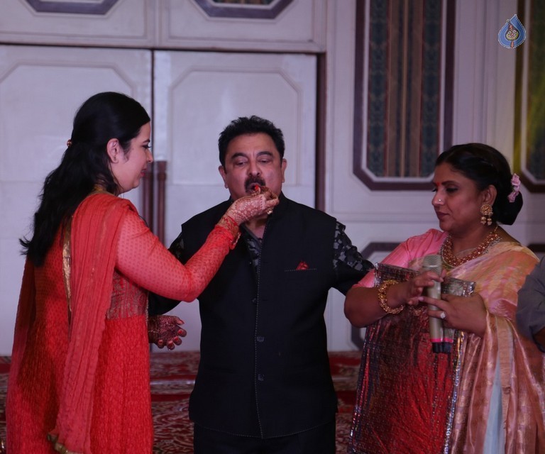 Sripriya and Rajkumar 25th Wedding Anniversary Photos - 20 / 23 photos