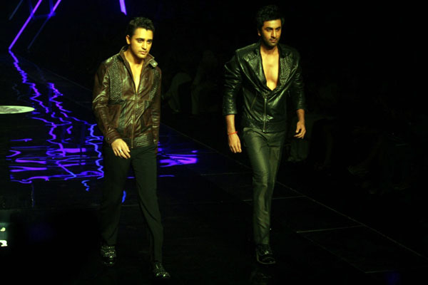 SRK Ranbir Imran walk the ramp at HDIL Couture Week  - 10 / 20 photos