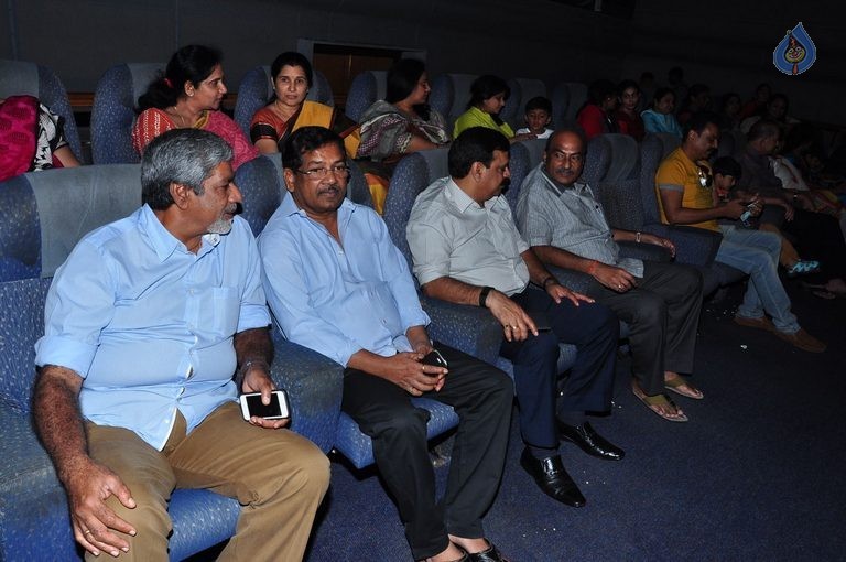 Super Star Krishna at Srimanthudu Screening  - 2 / 33 photos