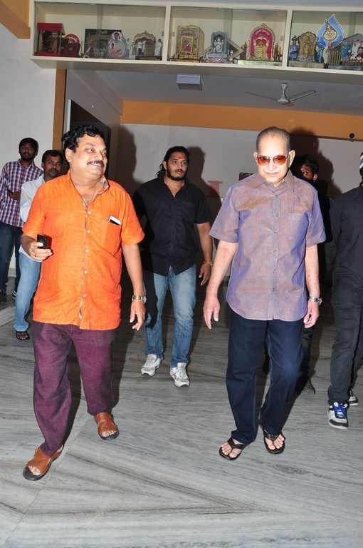 Super Star Krishna at Srimanthudu Screening  - 15 / 33 photos