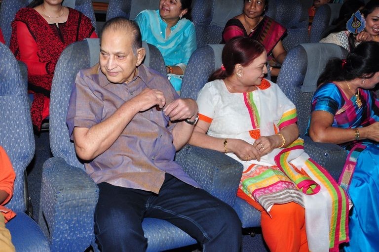 Super Star Krishna at Srimanthudu Screening  - 18 / 33 photos