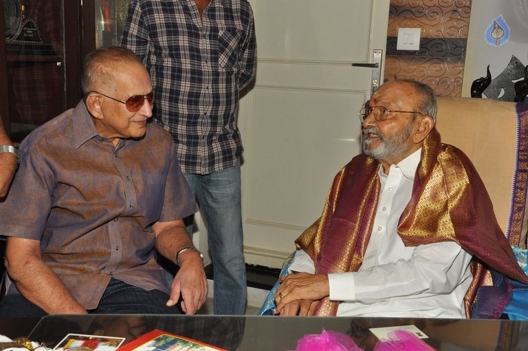 Super Star Krishna Meets Dadasaheb Phalke K Viswanath - 21 / 32 photos
